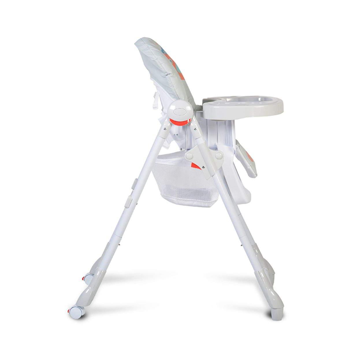 Weißer Babyhochstuhl, Seitenansicht, mit Tablett und Beinen, auf weißem Hintergrund.