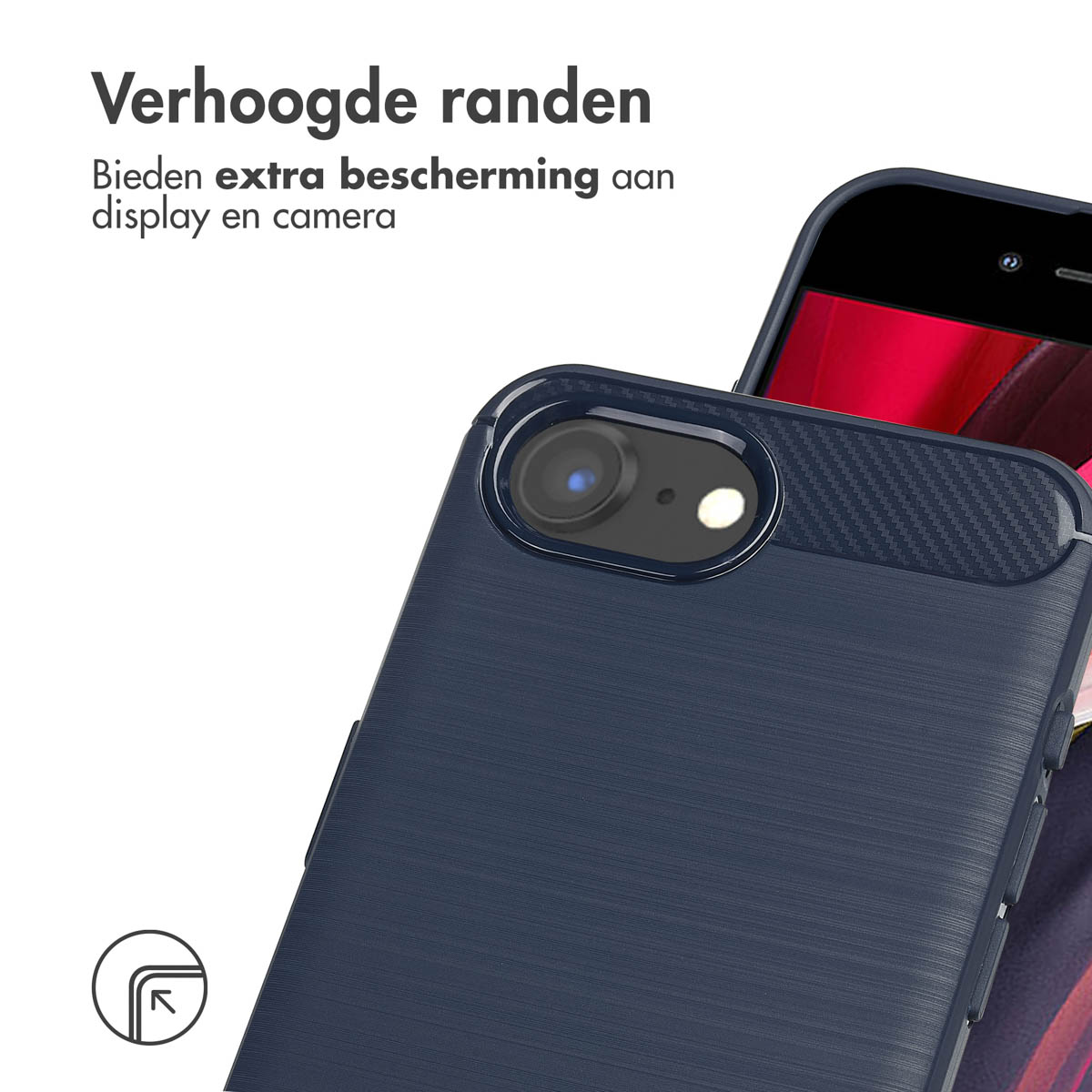 Una custodia blu navy su un telefono. Il testo recita "I bordi migliorati offrono una protezione extra".