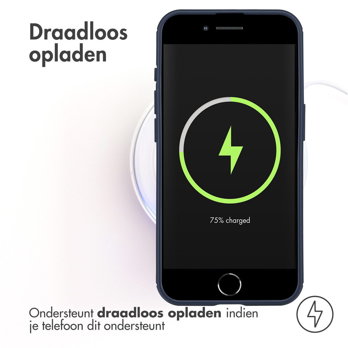 Uno smartphone nero su un caricatore wireless, che mostra un fulmine e il 75% di carica.