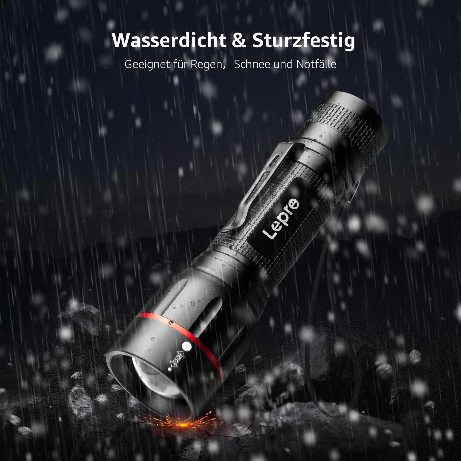 Eine schwarze Taschenlampe mit Text. Regen und Funken im Hintergrund.