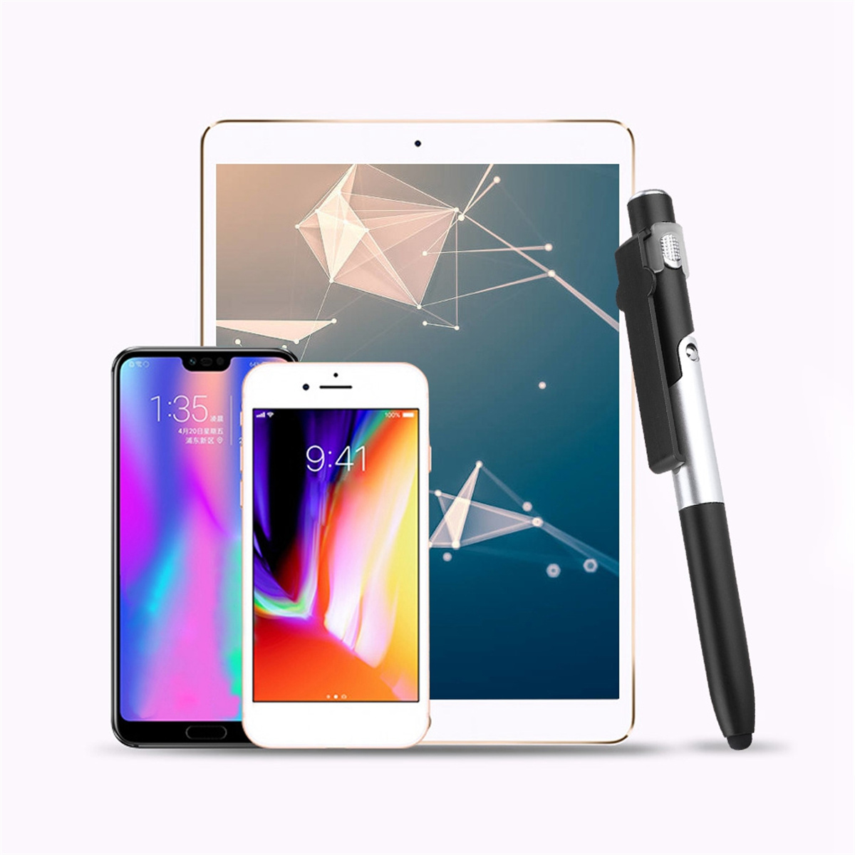 Tablet, zwei Telefone und ein Stift. Alle sind auf einer weißen Oberfläche positioniert.