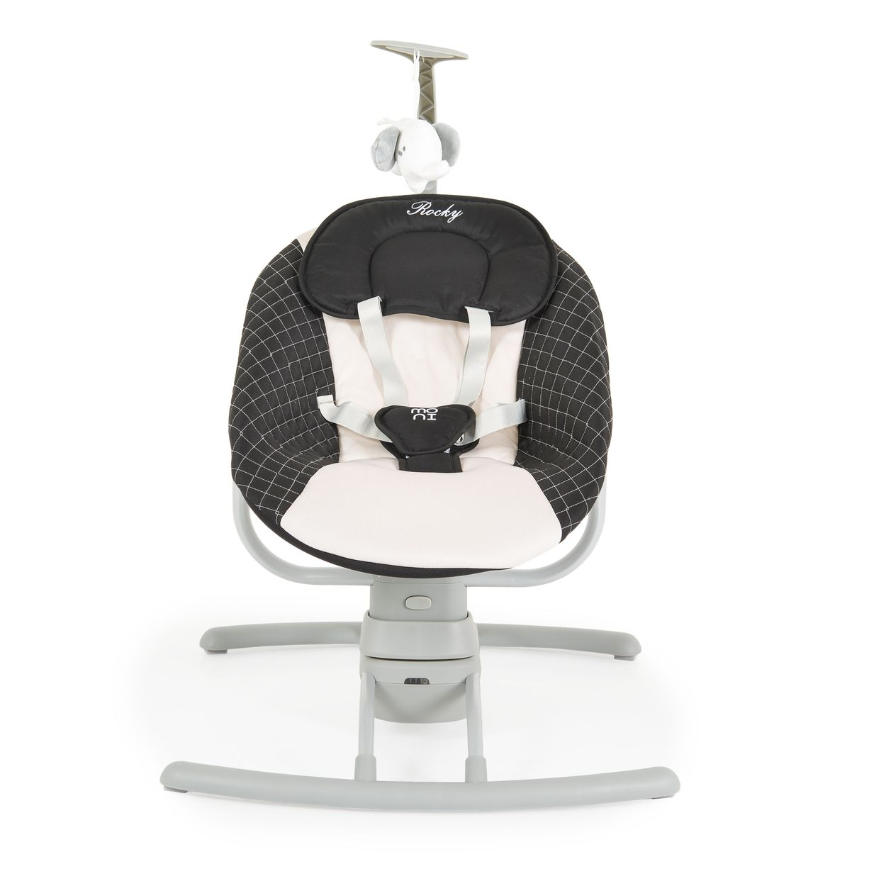 Weiß-schwarze Babyschaukel mit Mobile, auf weißem Hintergrund, Seitenansicht.