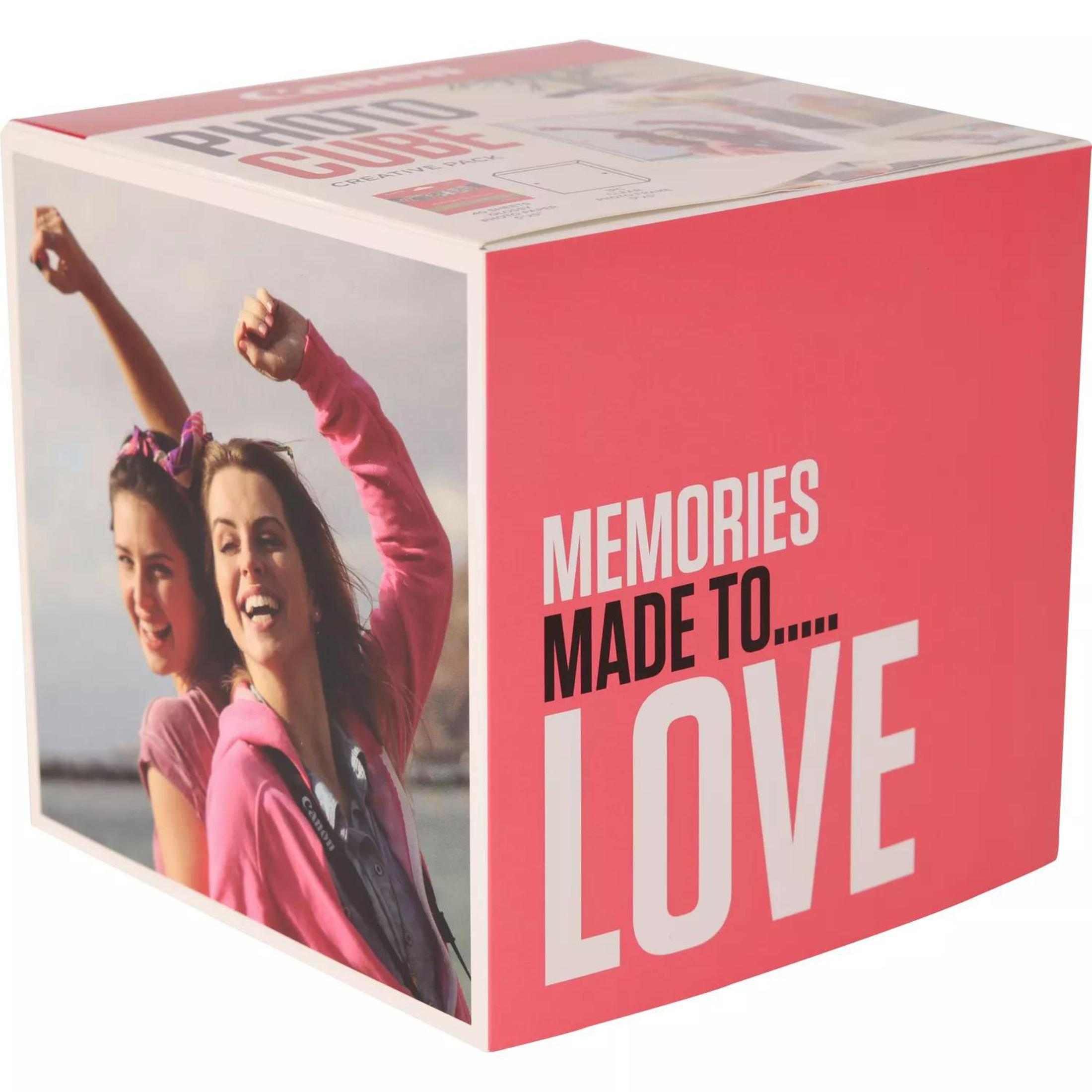 Pudełko Canon Photo Cube ze zdjęciami dwóch kobiet i tekstem: Memories Made To Love.