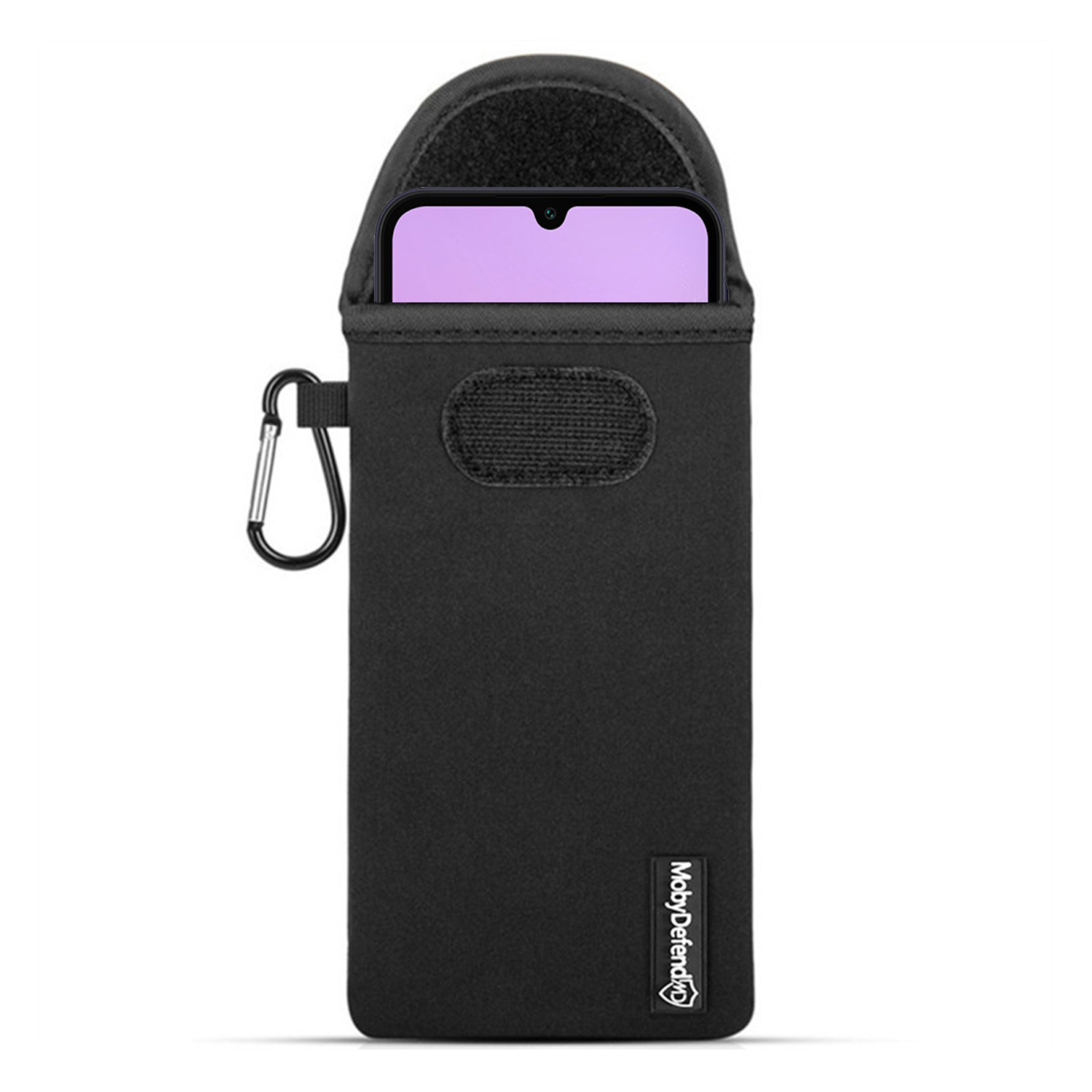 Zwarte telefoonhoes met karabijnhaak. Telefoon zit in de hoes. Hoes is gesloten.