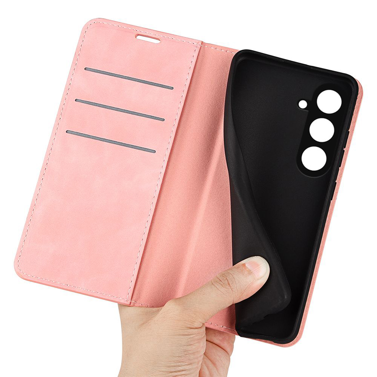 Étui de téléphone rose, ouvert, avec téléphone à l'intérieur. Main tenant l'étui. Téléphone rose.