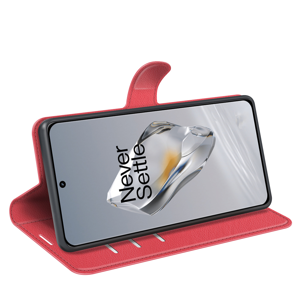 Rode leren telefoonhoes open, met een telefoon met 'Never Settle' op het scherm.