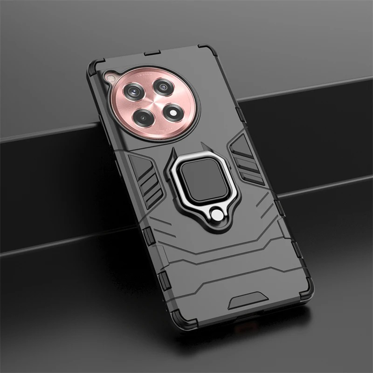 Coque de téléphone noire avec un support d'anneau.
