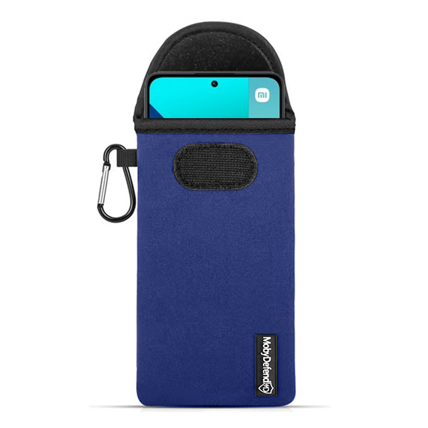 Een blauwe telefoonhoes met een telefoon erin. Er is een karabijnhaak aan de hoes bevestigd.