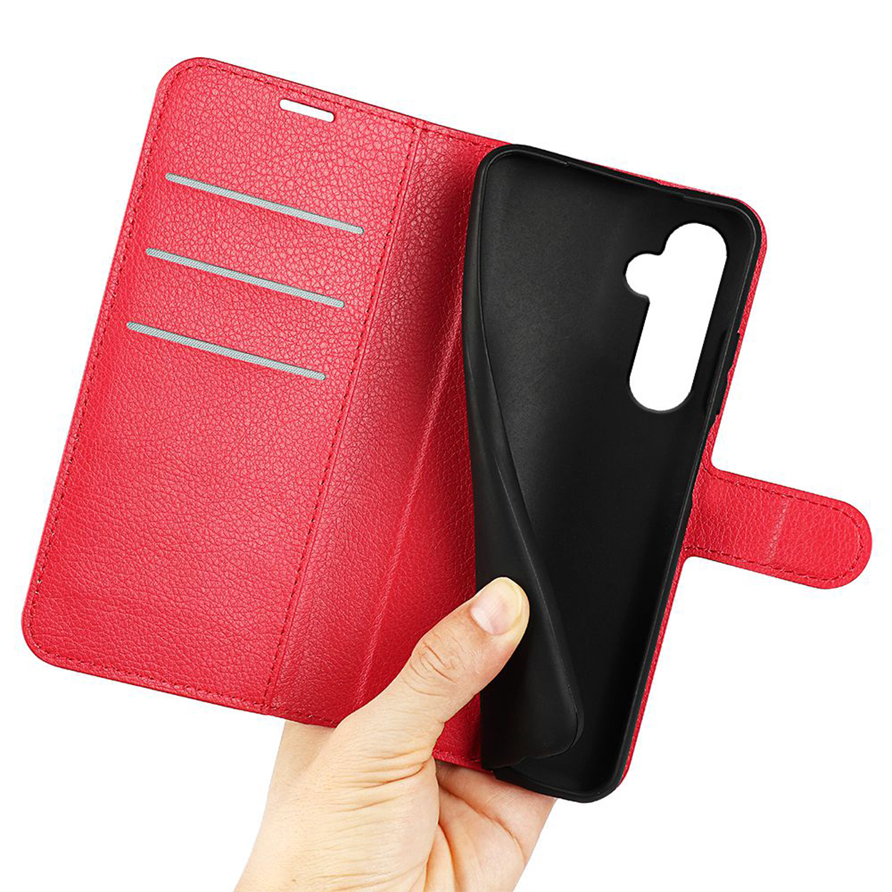 Hand die een rode telefoonhoes openhoudt. De hoes is rood en heeft een vorm voor een telefoon binnenin.