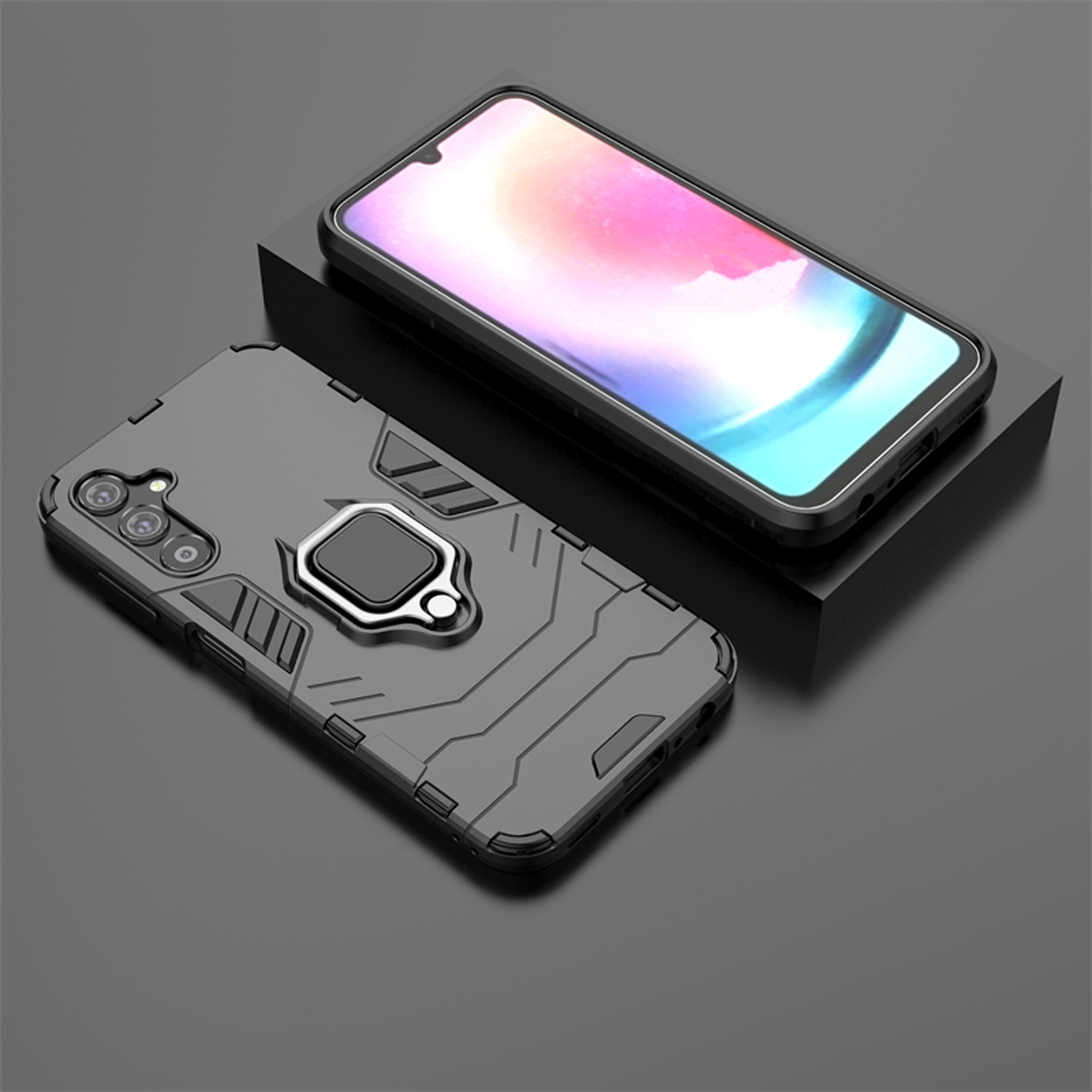 Grijze telefoonhoes met telefoon erin. De hoes heeft een ring en ligt op een zwart oppervlak.