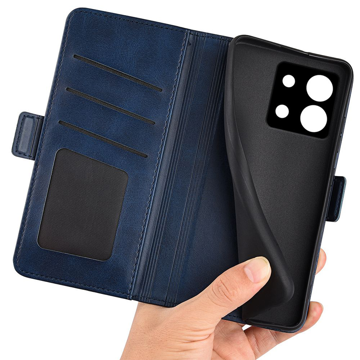 Blauwe telefoonhoes met een telefoon. Een hand houdt de hoes vast. De hoes is open.