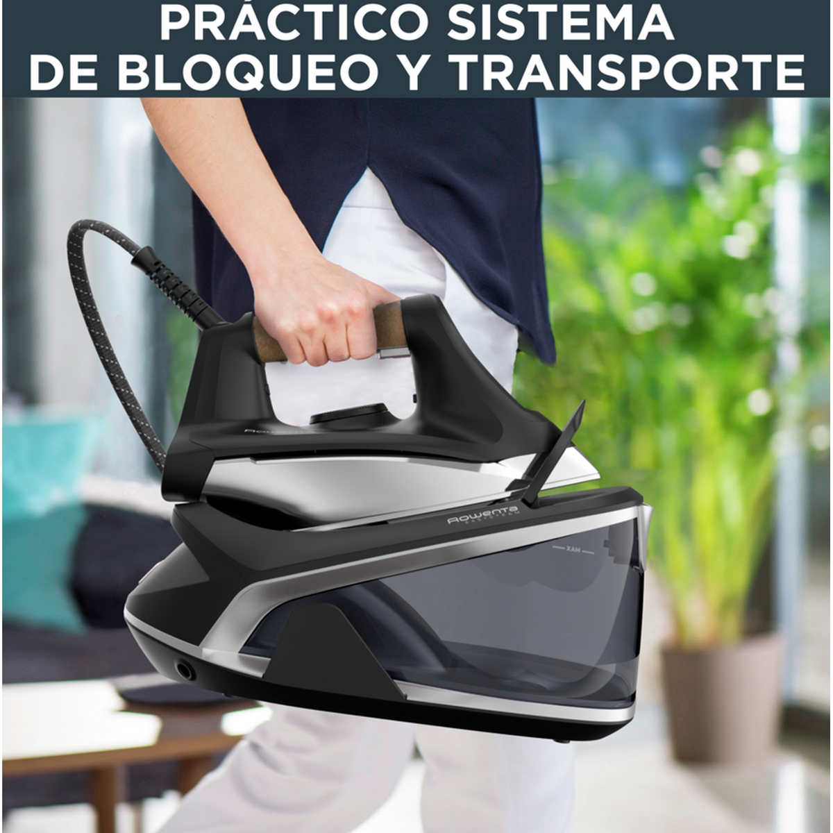 Una persona sostiene una plancha negra y plateada, texto: PRACTICO SISTEMA DE BLOQUEO Y TRANSPORTE.