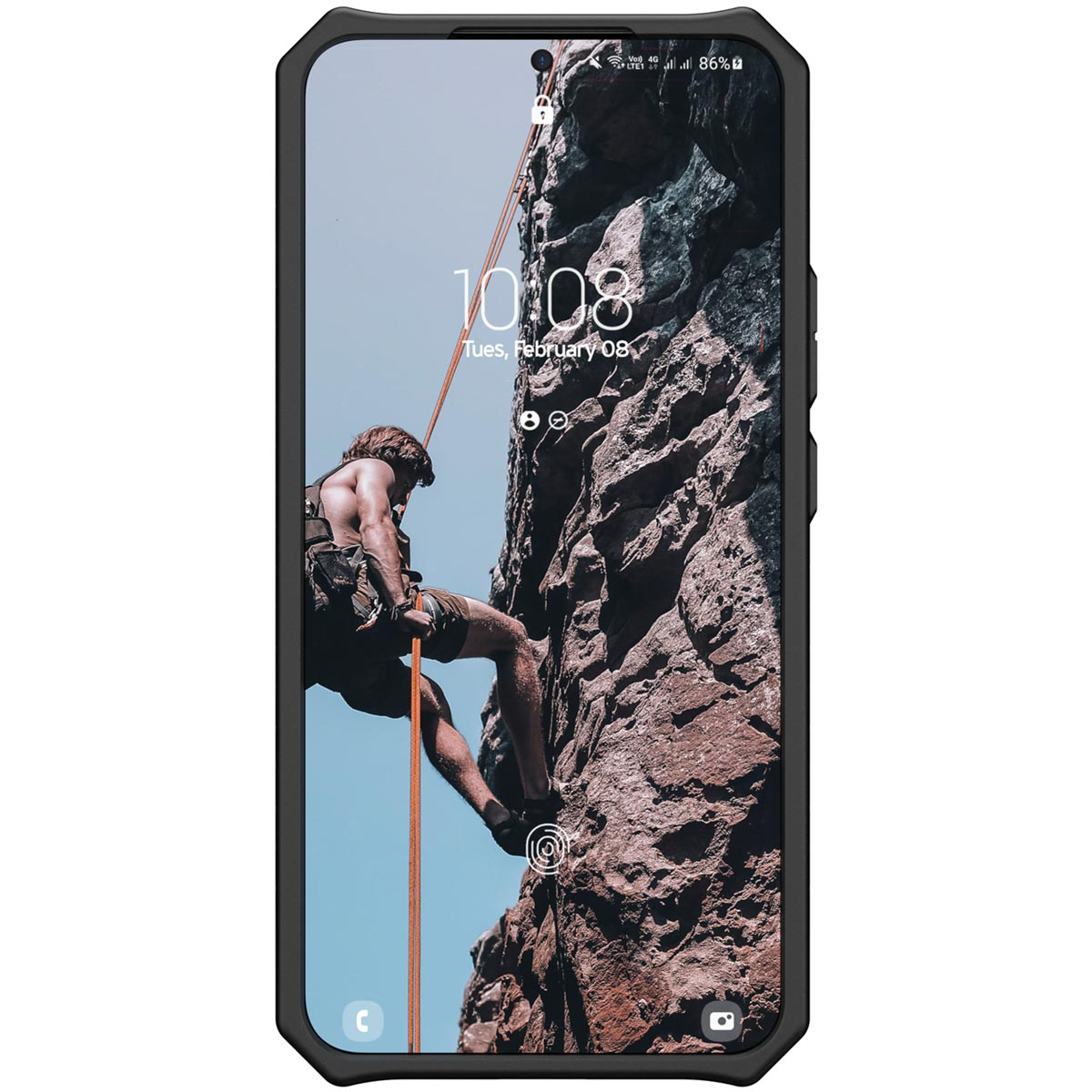 Smartphone, das einen Kletterer an einer Felswand zeigt, in einer schwarzen Schutzhülle.