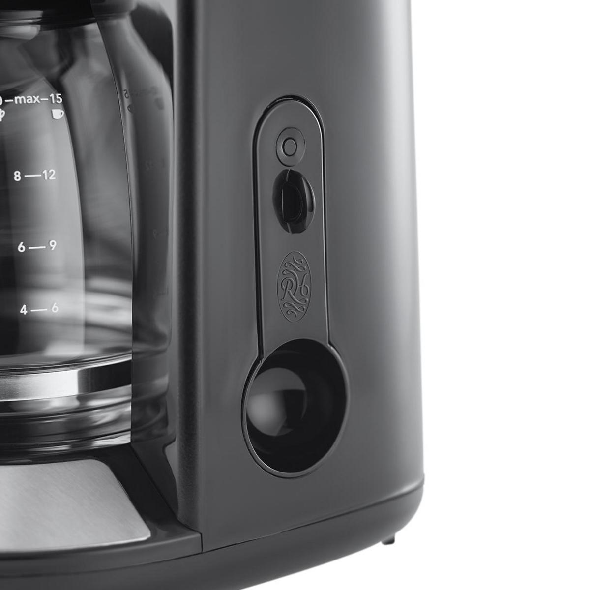 Cafetera negra con jarra de vidrio, botón de encendido y indicador de nivel de agua.