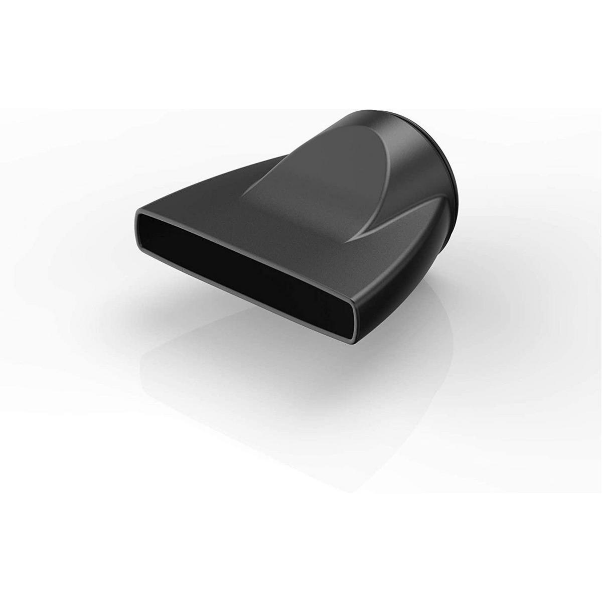 Un accessorio per asciugacapelli nero, angolato, su sfondo bianco con un'ombra.