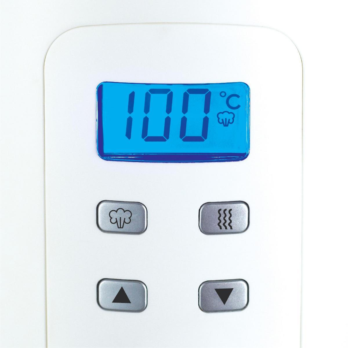 Nahaufnahme eines weißen Panels mit Bedienknöpfen und einer blauen Digitalanzeige mit 100°C.