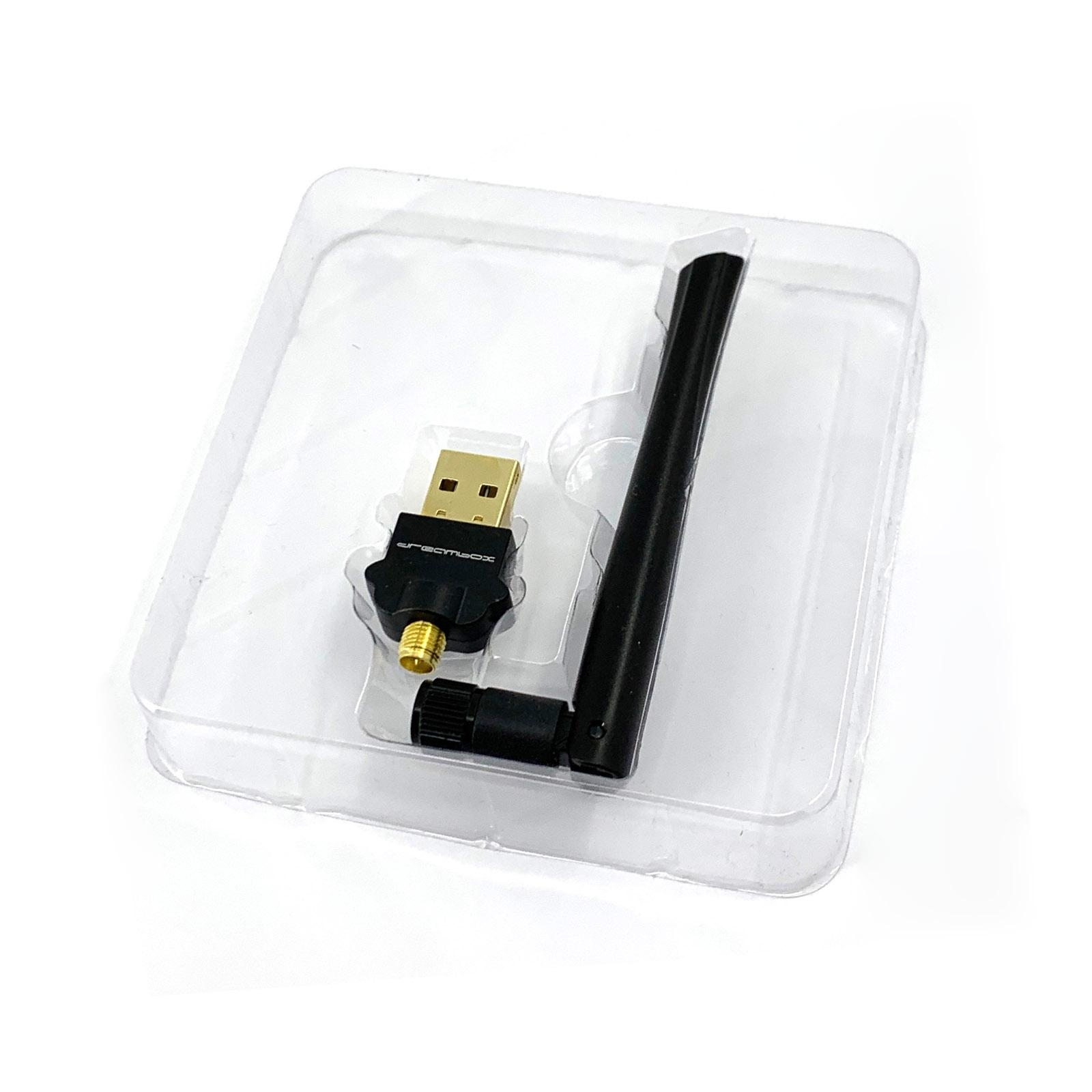 Ein USB-WLAN-Adapter in einer transparenten Kunststoffhülle, mit einer schwarzen Antenne.