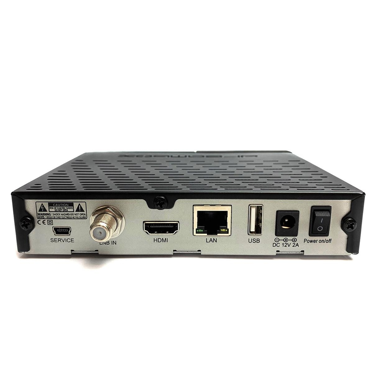 Schwarzer digitaler Receiver mit mehreren Anschlüssen und Verbindungen auf der Rückseite.