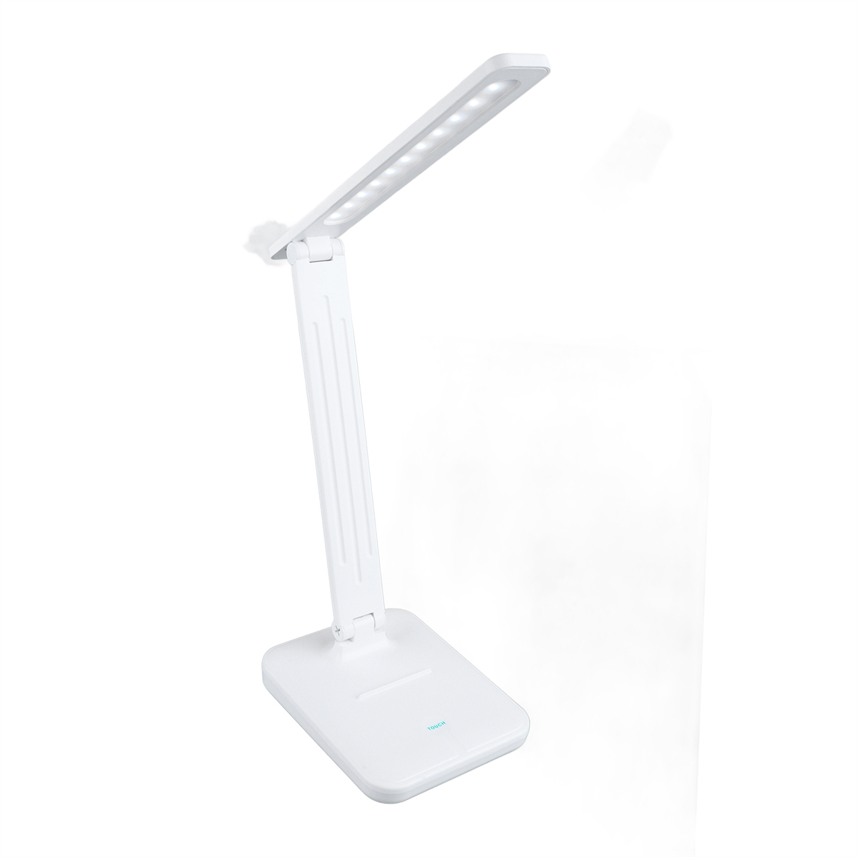 Eine weiße Schreibtischlampe mit verstellbarem Arm und rechteckigem Lichtpaneel.