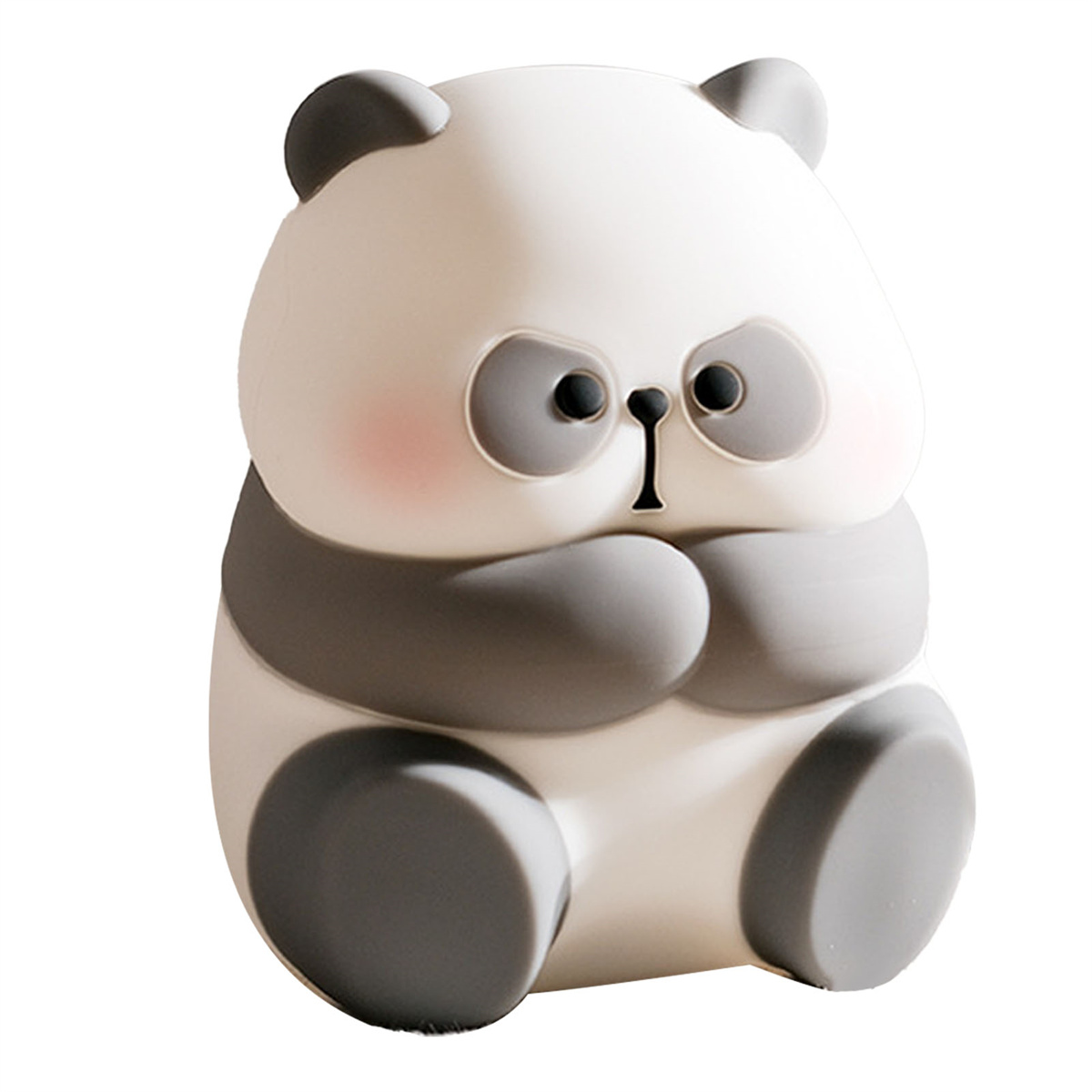 Ein Cartoon-Panda-Bär. Er ist weiß und grau mit schwarzen Augen und rosa Wangen. Sitzend.