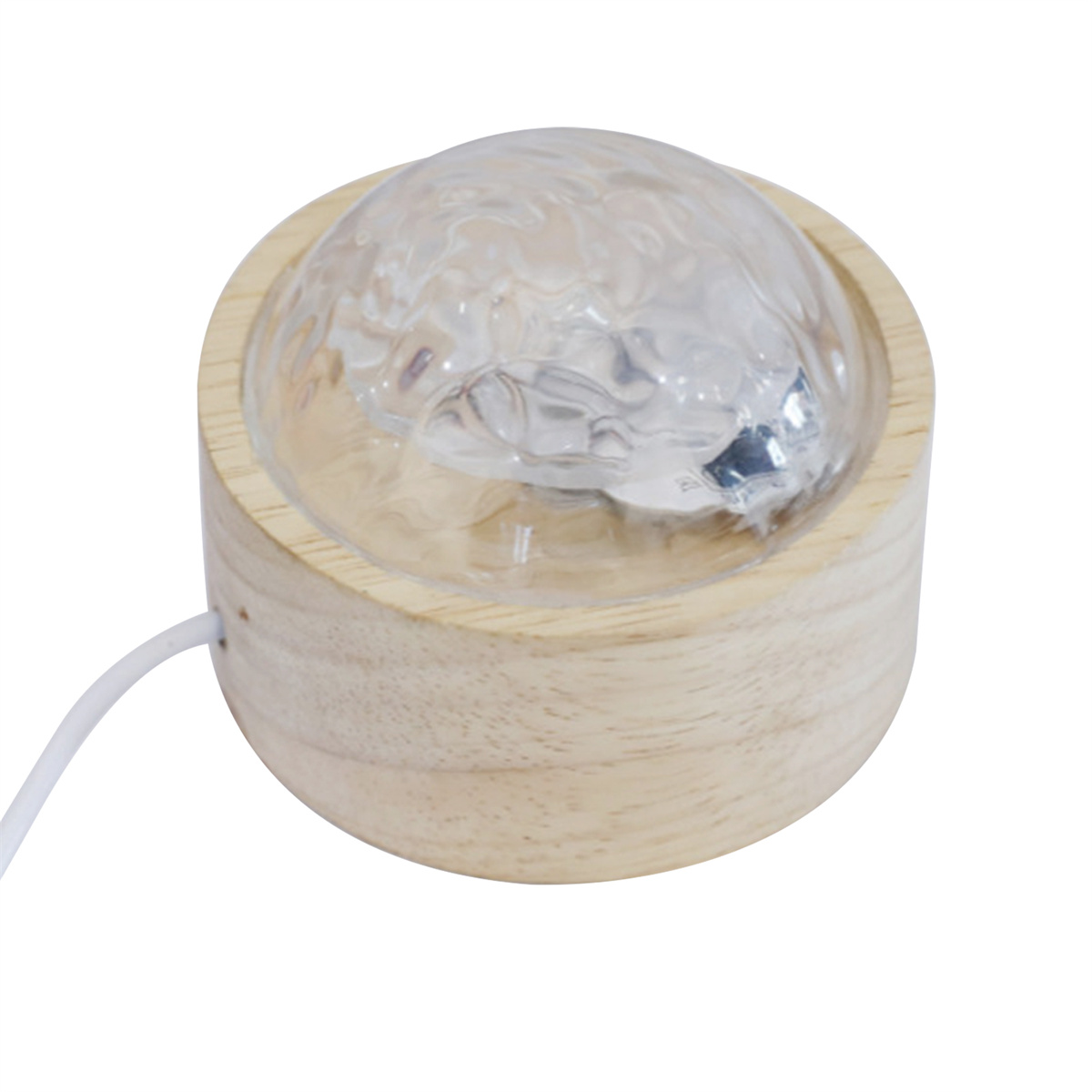 Eine klare, kuppelförmige Lampe in einem Holzsockel. Ein weißes Kabel ist befestigt.