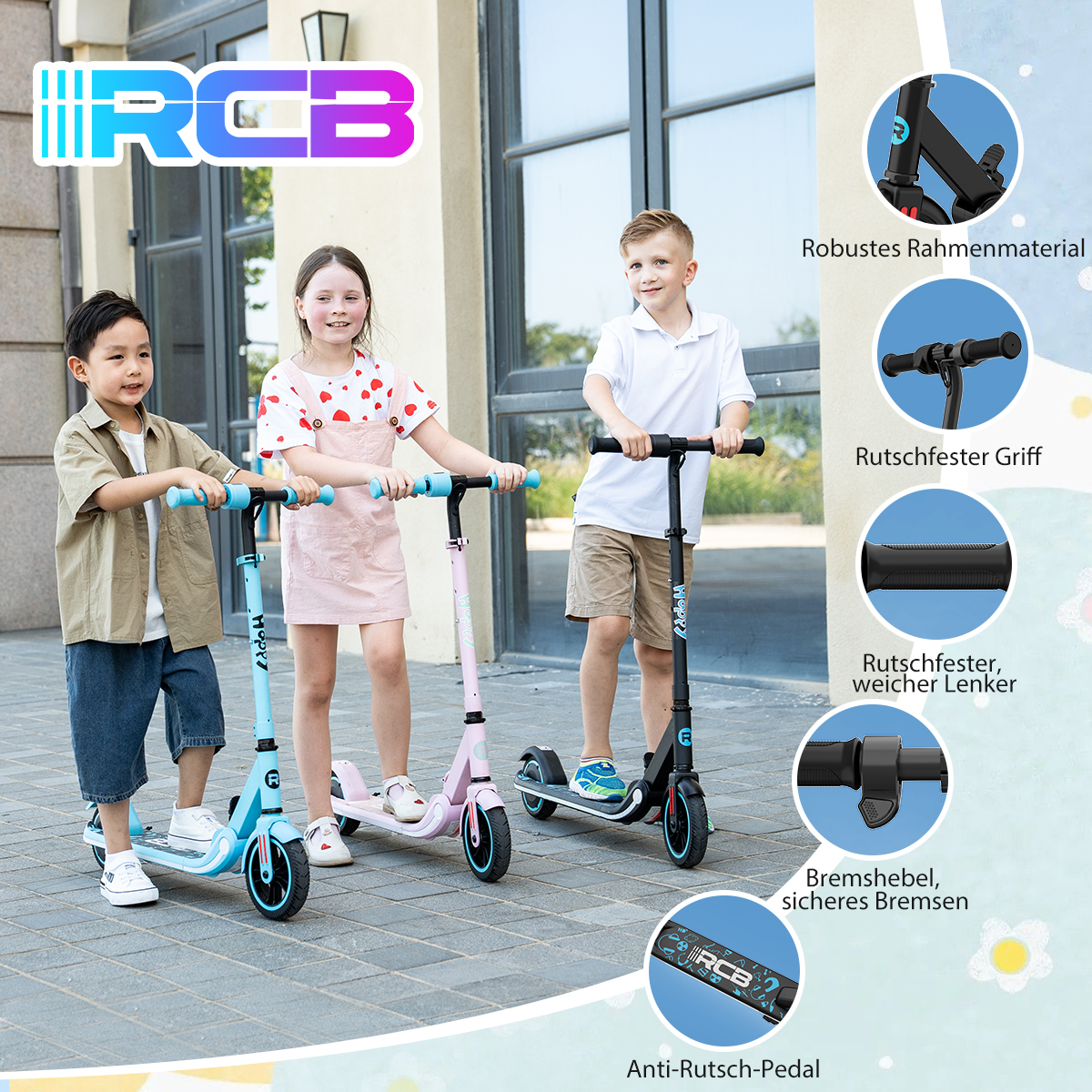 Troje dzieci ze skuterami. Niebieski i różowy skuter po lewej. Czarny skuter po prawej. Tło przedstawia budynek.