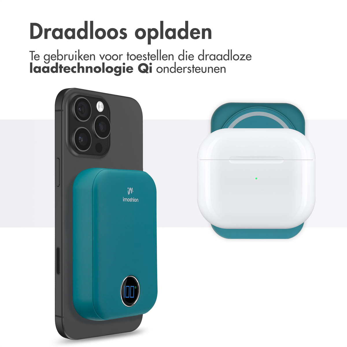 Telefon lädt tealfarbene Powerbank und AirPods im weißen Case.