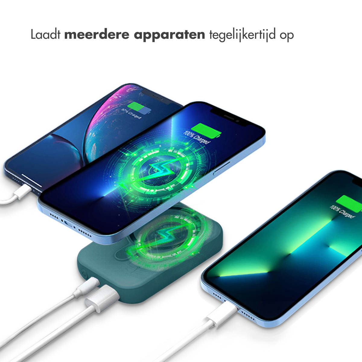 Telefone, die an einer Powerbank geladen werden. 3 Telefone mit Ladegerät. Die Powerbank ist grün und die Telefone sind blau.