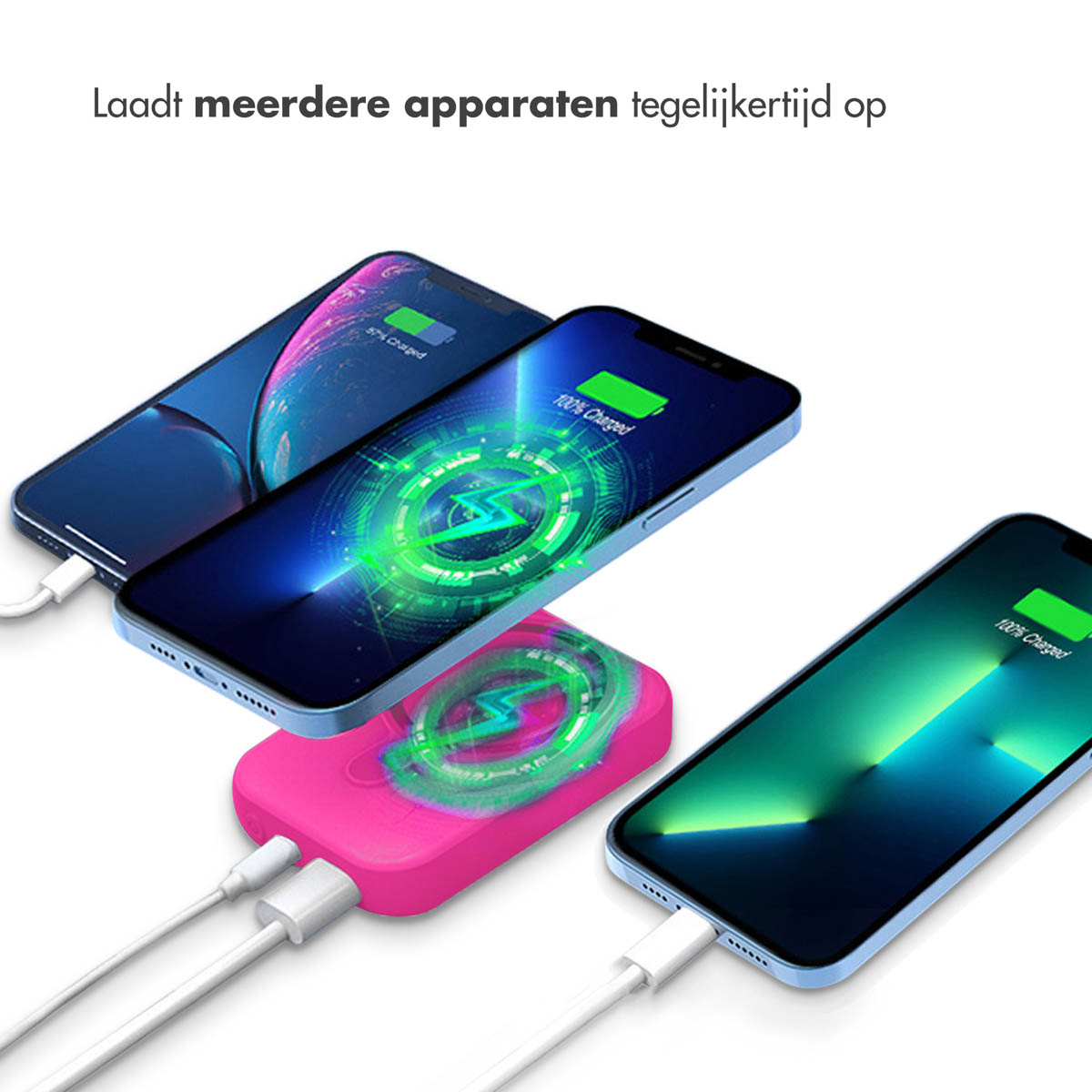 Drei Handys laden. Eine pinke Powerbank steht in der Mitte.