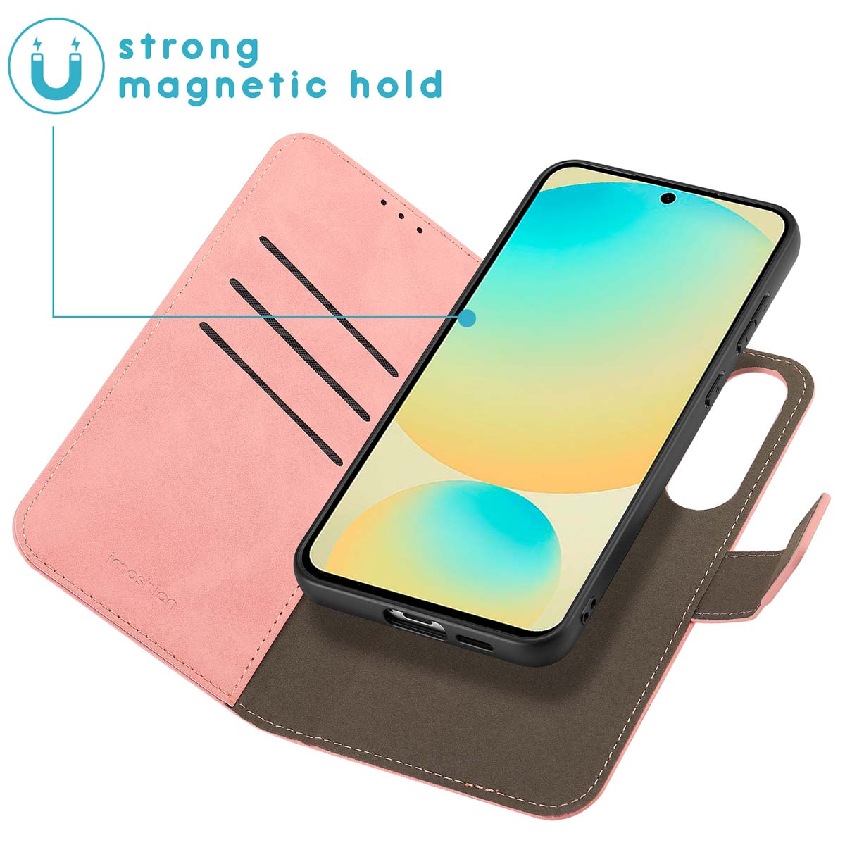 Roze telefoonhoesje met telefoon. Hoesje heeft kaartsleuven. Telefoonscherm is aan.