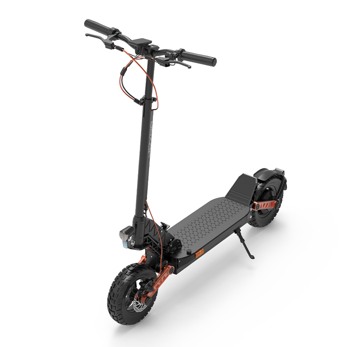 Czarno-pomarańczowa hulajnoga elektryczna. Posiada duże opony i składaną konstrukcję.