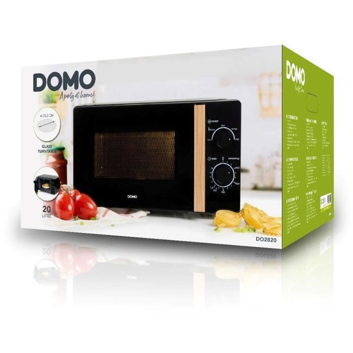 Een magnetron in zijn doos, met tomaten en andere items ervoor.