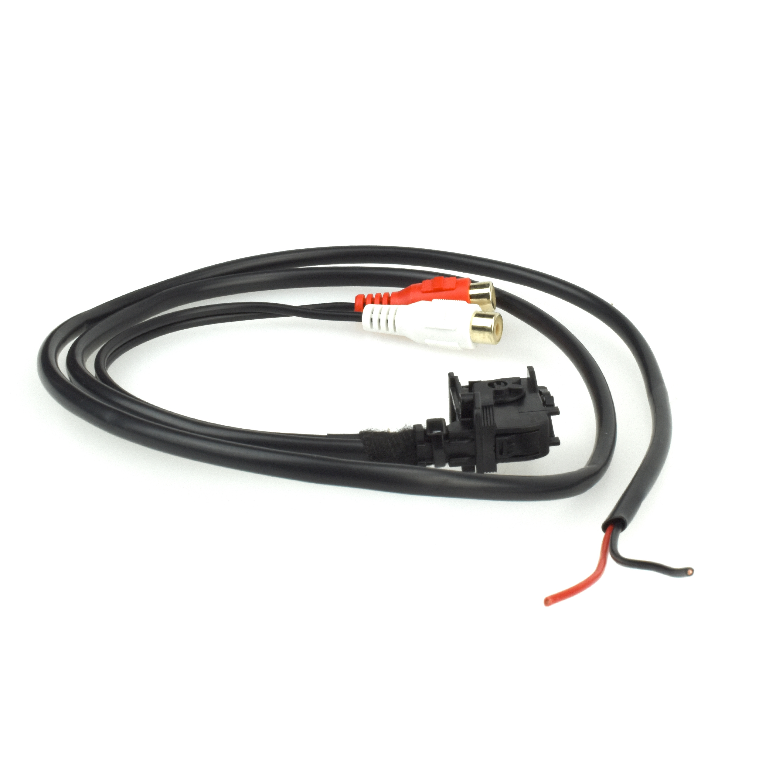 Schwarze Audiokabel mit roten und weißen Steckern und einem schwarzen Stecker.