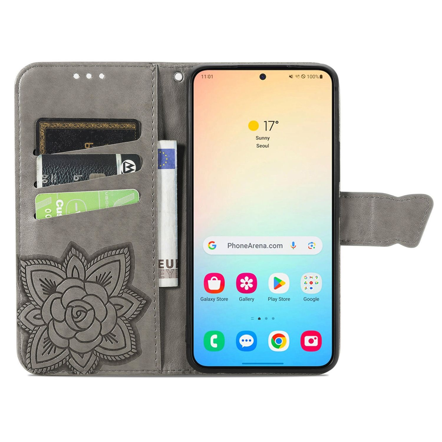 Una funda de teléfono gris abierta con un teléfono que muestra la aplicación del tiempo y tarjetas dentro.