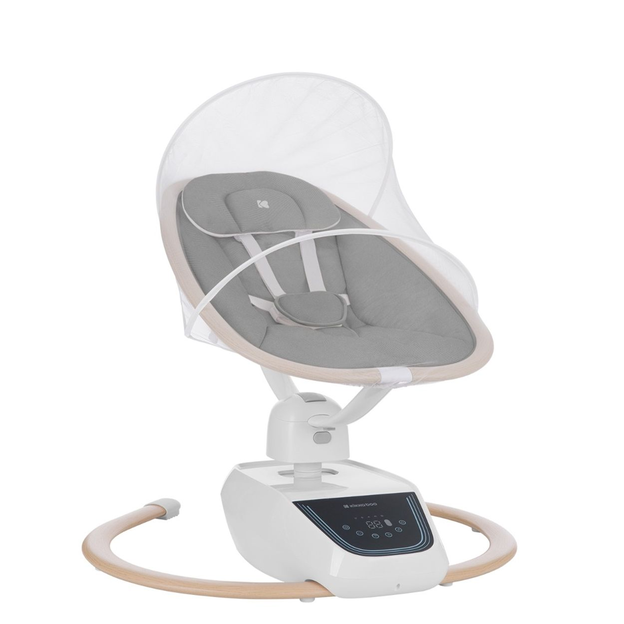 Weißer und beigefarbener Babyschaukelstuhl mit Moskitonetz und weißem Hintergrund.