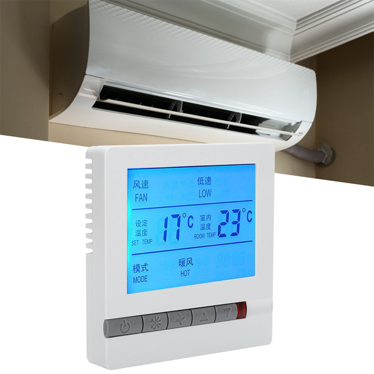 Weiße Klimaanlage und digitales Thermostat an einer beigen Wand. Thermostat zeigt Temperatur.