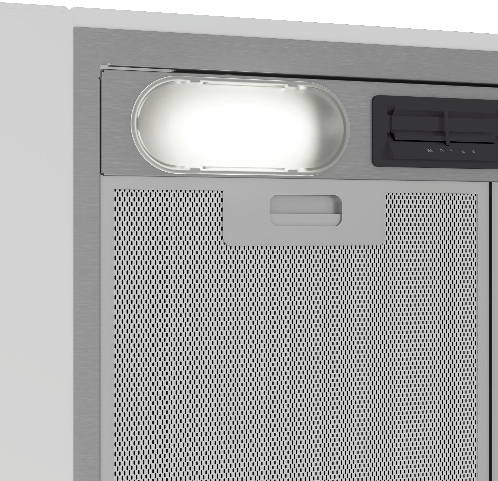 Primer plano del interior de una campana extractora con luz y panel de control.