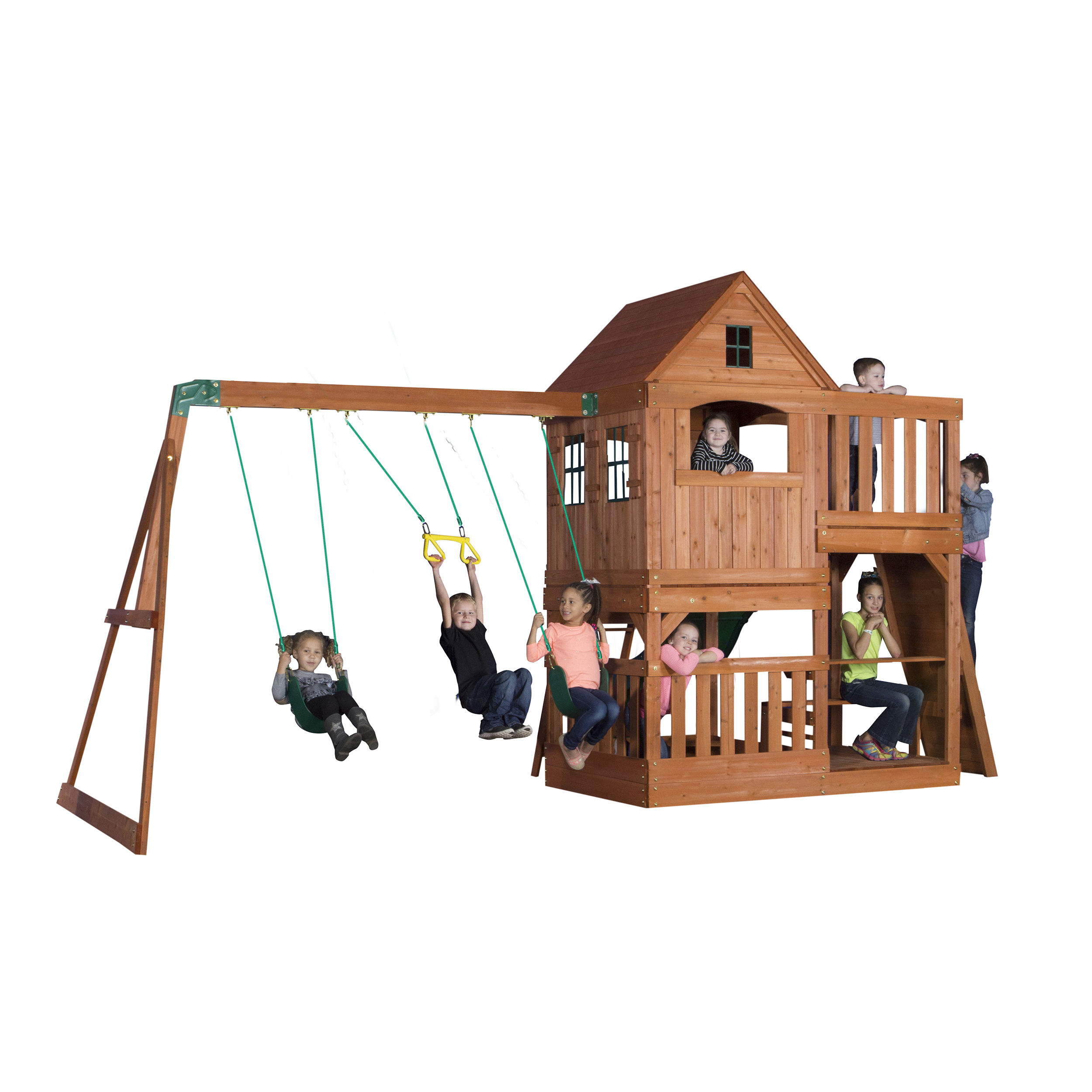 Spielplatz aus Holz mit Schaukeln, Rutsche, Hausstruktur und spielenden Kindern.
