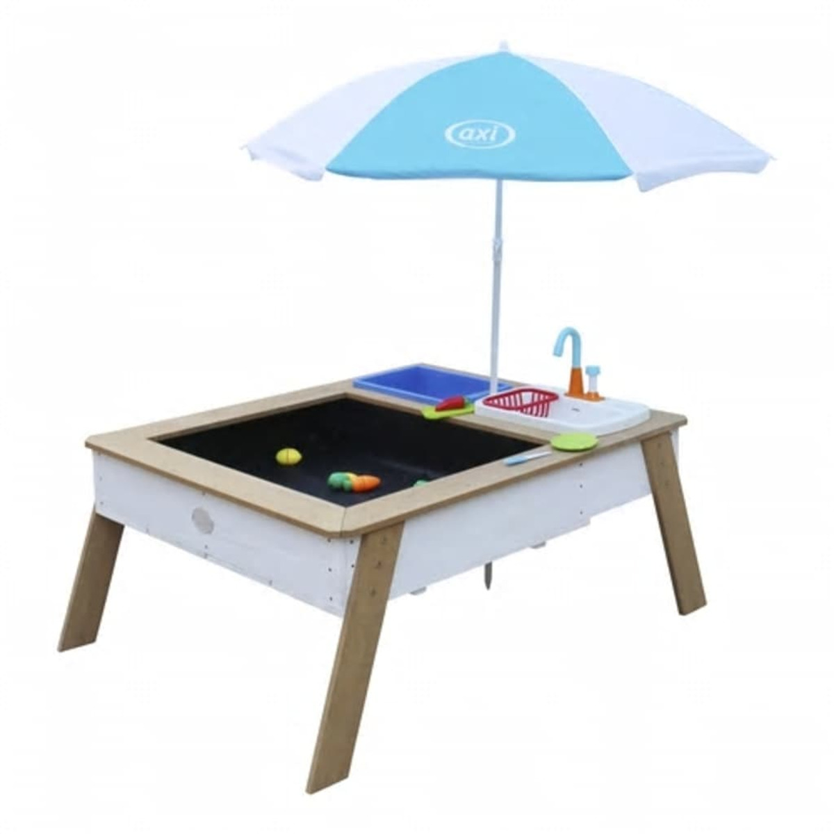 Sandkasten aus Holz mit blau-weißem Sonnenschirm. Enthält ein Waschbecken und Spielzeug. Braune Beine und weißer Rand.
