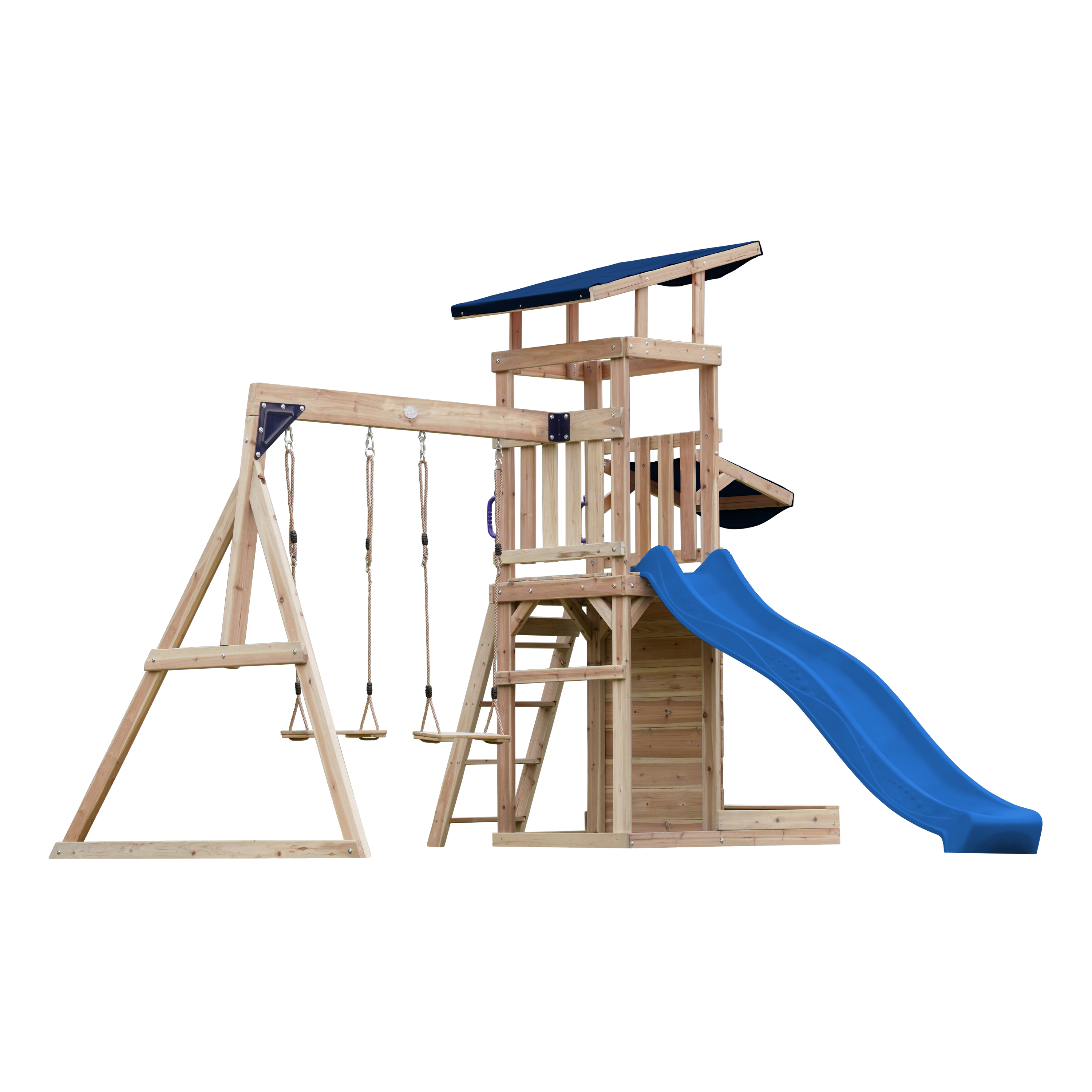 Spielplatz aus Holz mit Schaukeln, Rutsche, Kletterwand und Turm mit Dach. Blaue Rutsche und Dach.