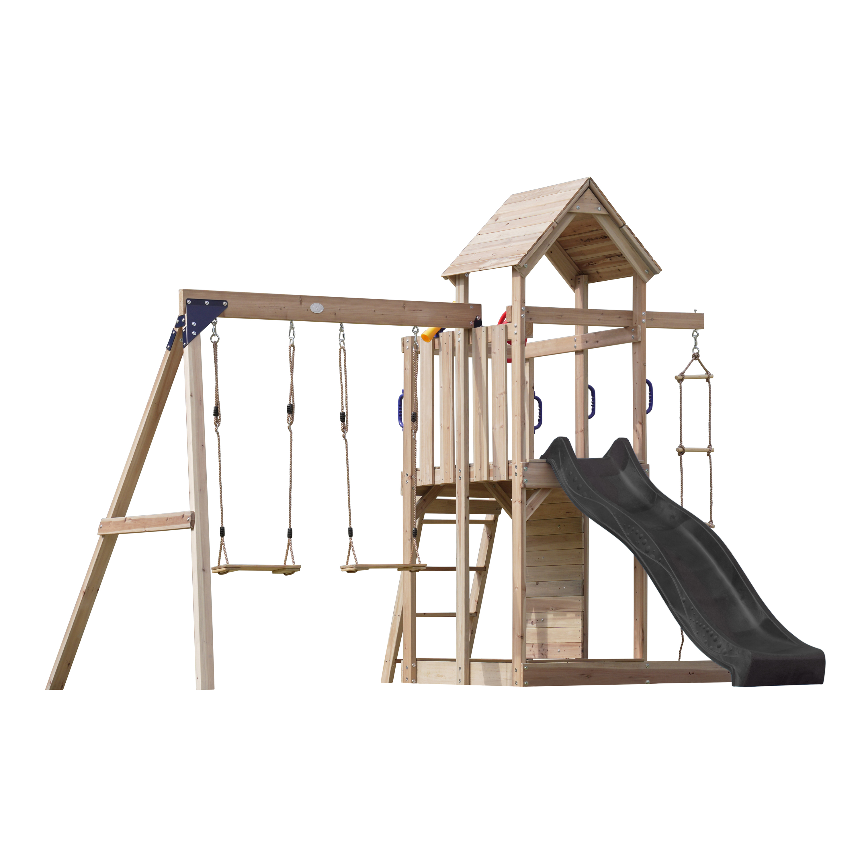 Spielplatz aus Holz mit Schaukeln, Rutsche und Kletterelementen. Braunes Holz vor weißem Hintergrund.