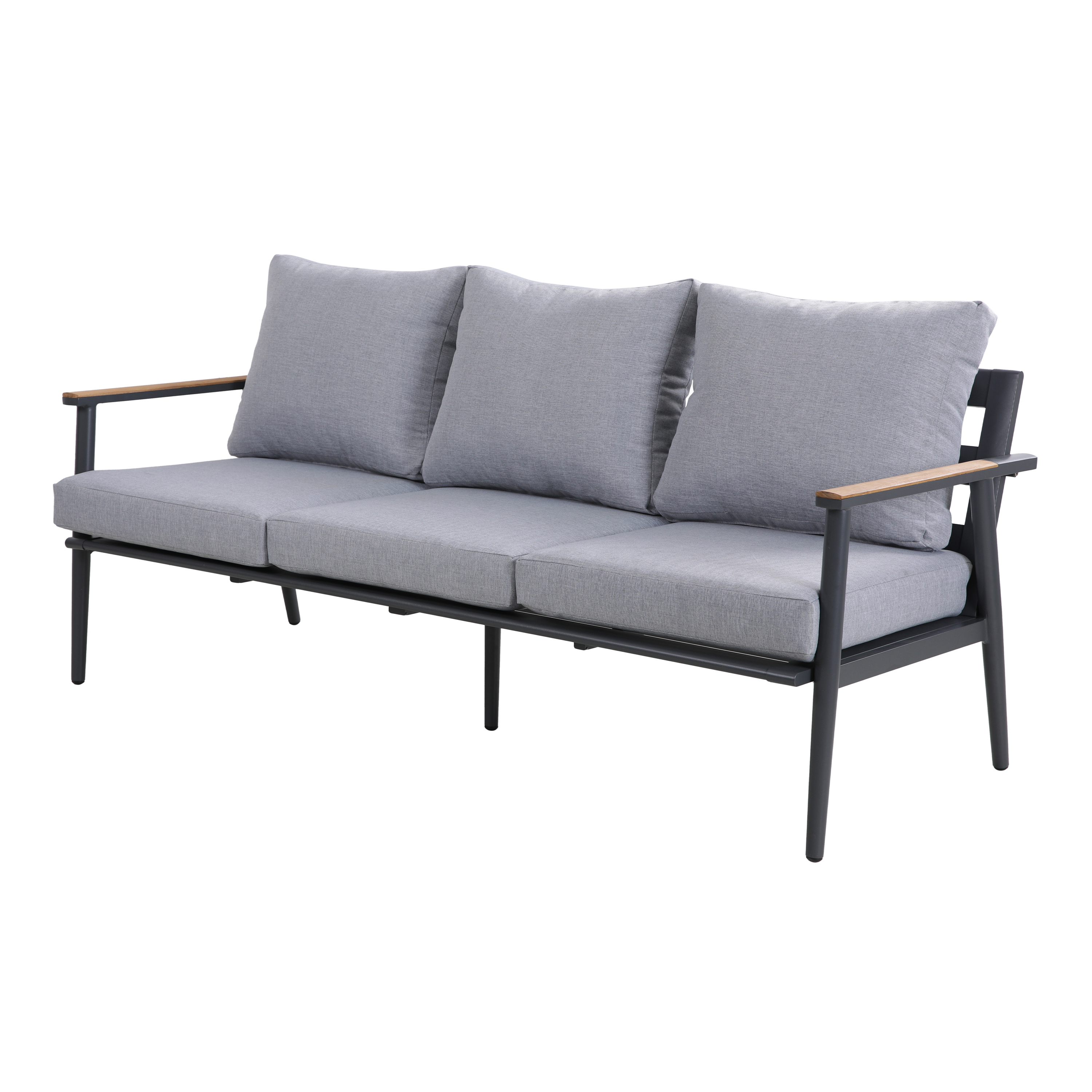 Graues Dreisitzer-Sofa mit grauen Kissen und Holzarmlehnen auf weißem Hintergrund.