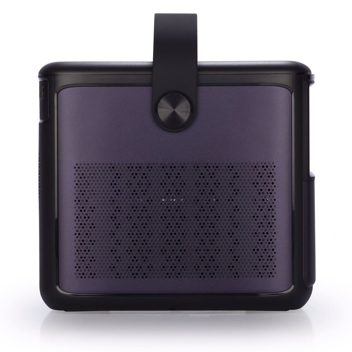 Czarny i fioletowy prostokątny element z uchwytem. Przód ma perforacje.