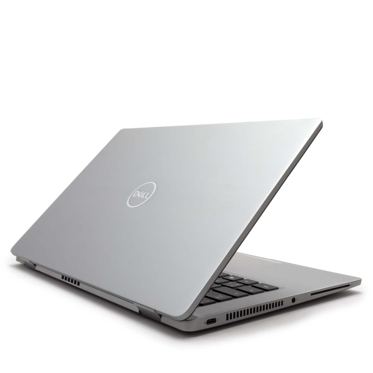 Ein silberner Dell-Laptop ist geöffnet und zeigt die Rückseite und das Dell-Logo, auf Weiß.