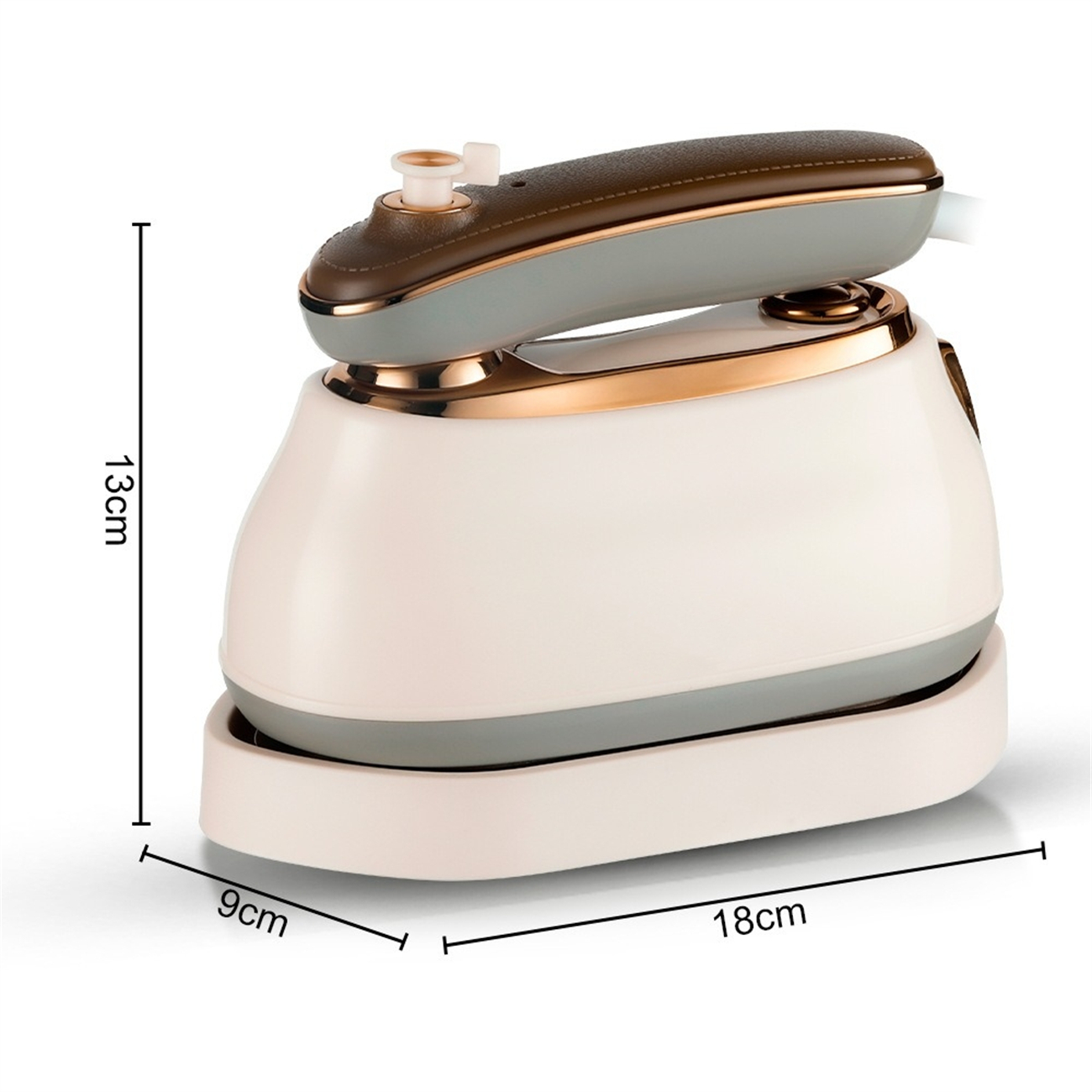 Weißes und braunes Bügeleisen mit Maßen: 18 cm lang, 9 cm breit und 13 cm hoch. Auf Basis.