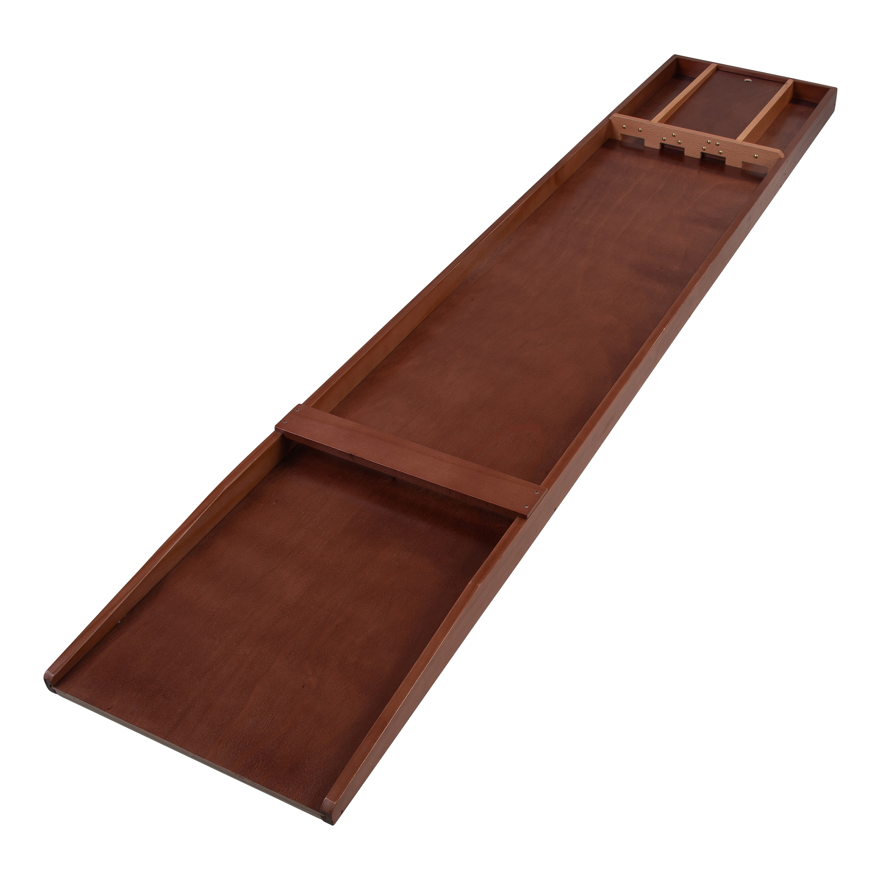 Mesa de shuffleboard de madera. Forma rectangular larga, marrón. Divisores de madera al final.