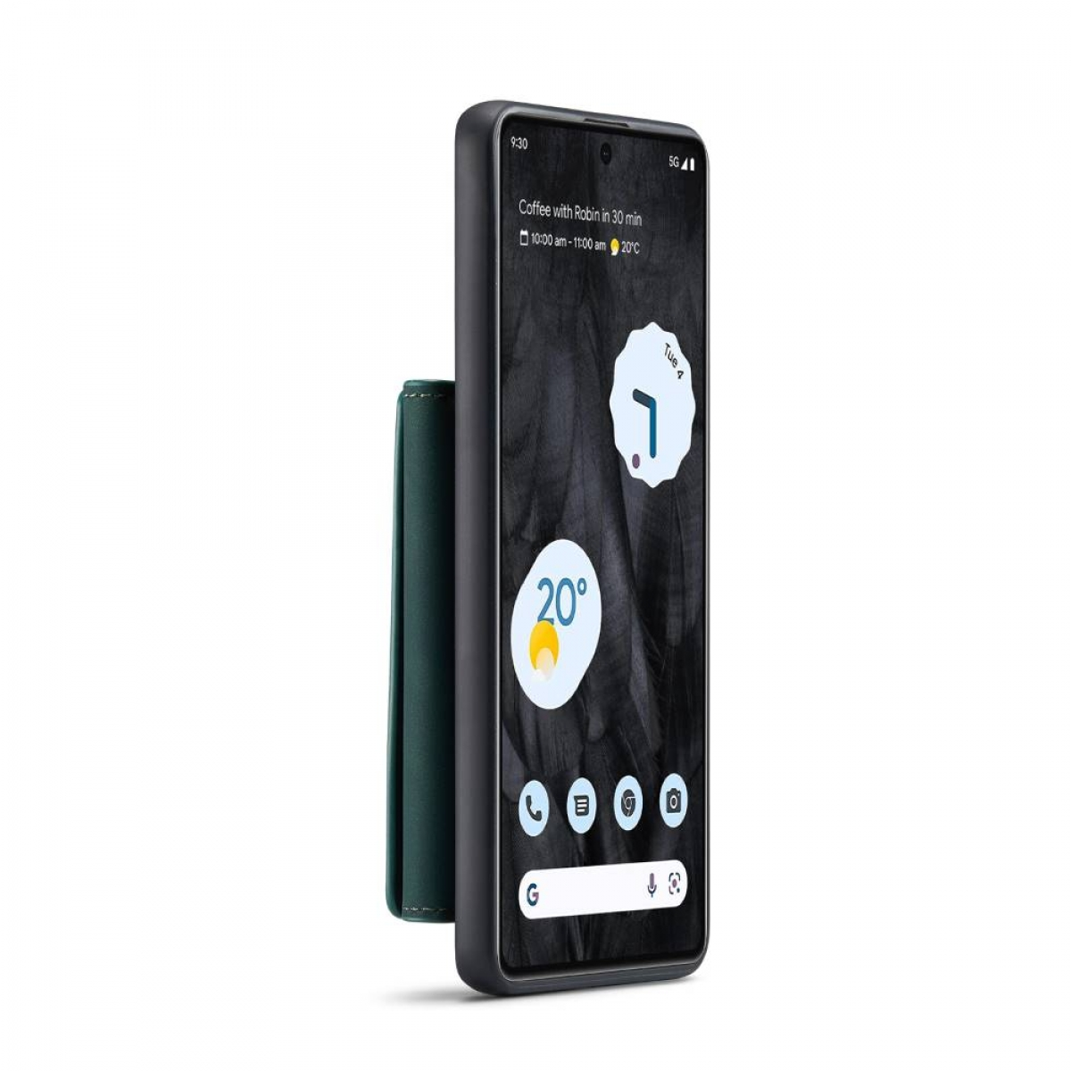 Ein Telefon in einer grünen Hülle zeigt Zeit und Temperatur. Der Bildschirm zeigt App-Symbole.