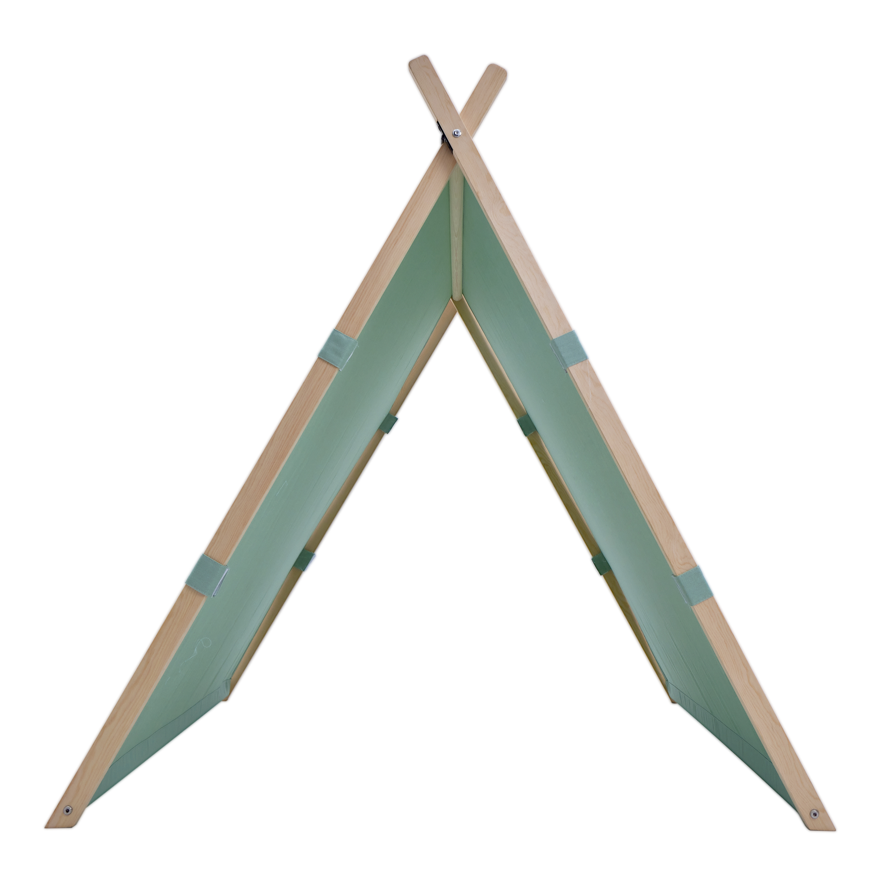 Ein Holz-Tipi-Zeltrahmen mit hellgrünem Innenraum.