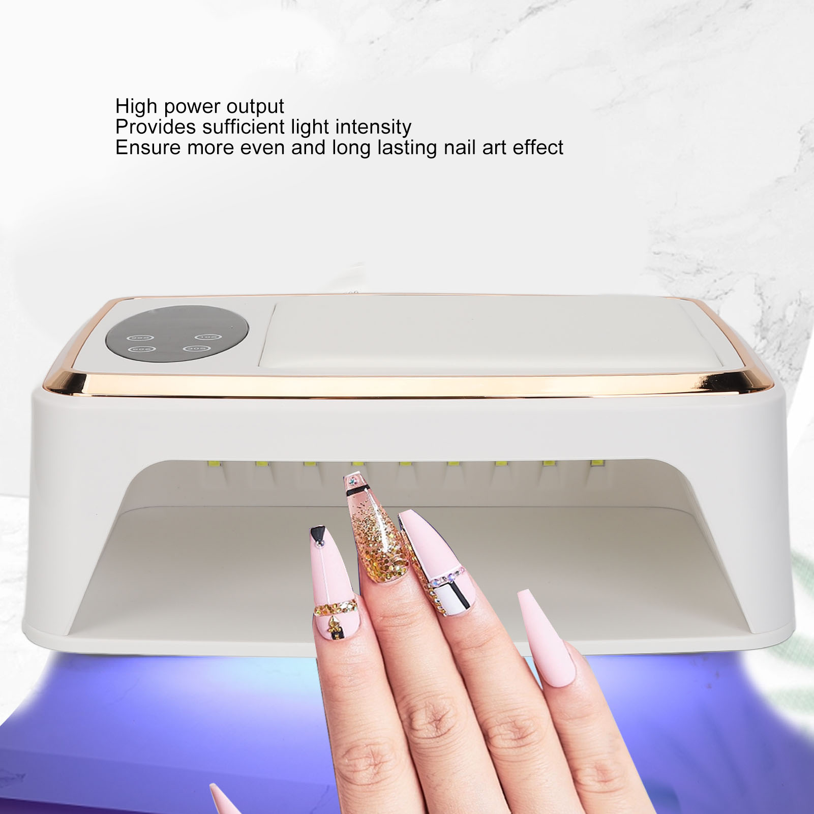 Eine Nagelkunstlampe mit mehreren künstlichen Nägeln, einige mit Glitzer und Edelsteinen.