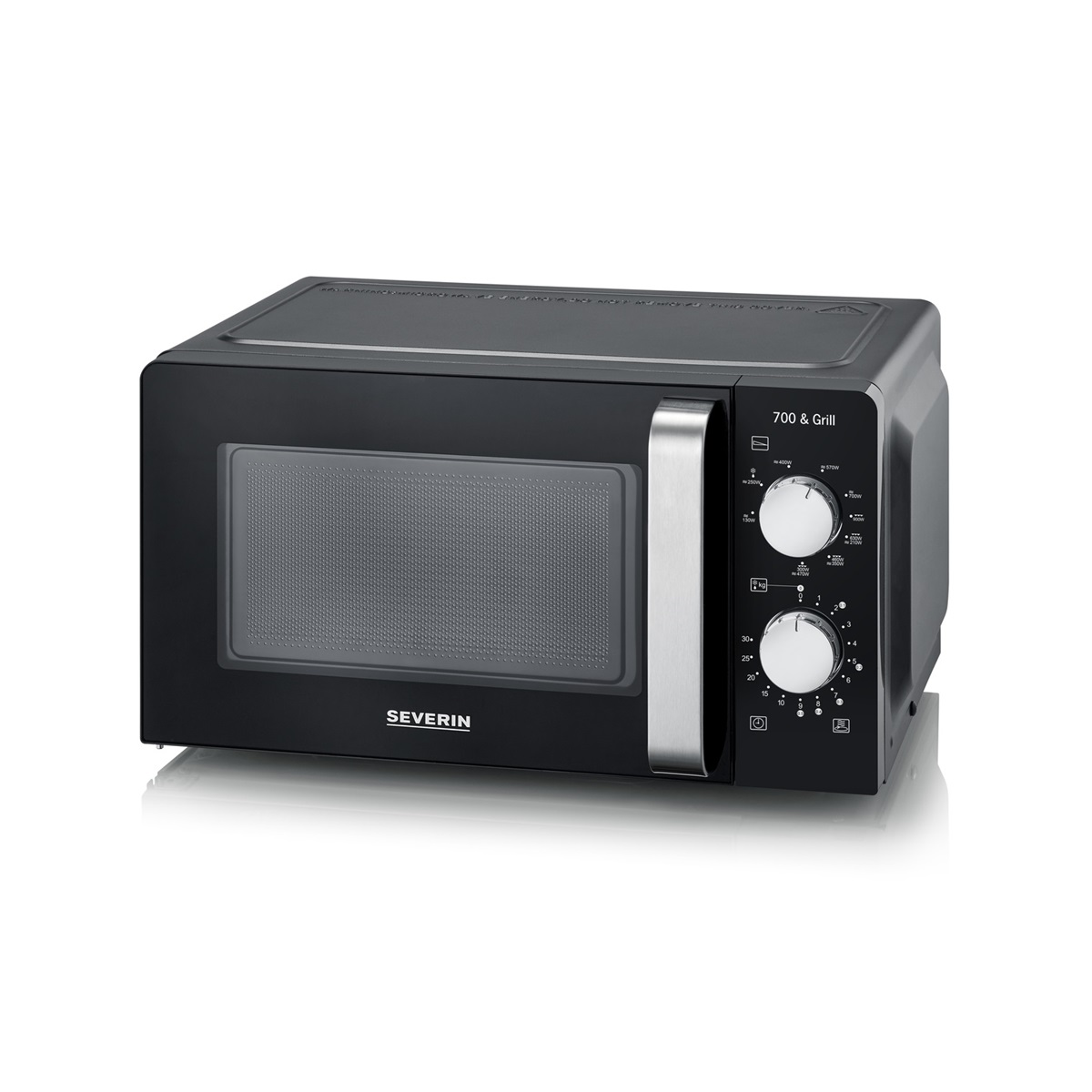 Microondas negro con asa y panel de control plateados. La marca es Severin.